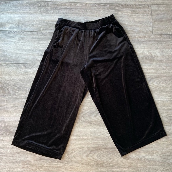 Torrid Velvet  Wide Leg Cropped Pants - Picture 11 of 15